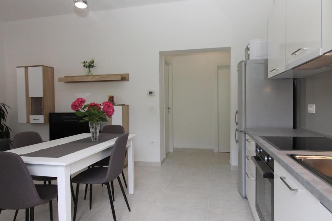 L Apartment Raša Eksteriør bilde