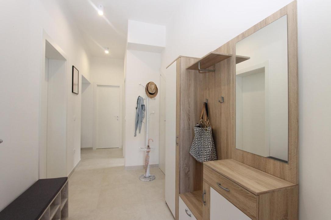 L Apartment Raša Eksteriør bilde