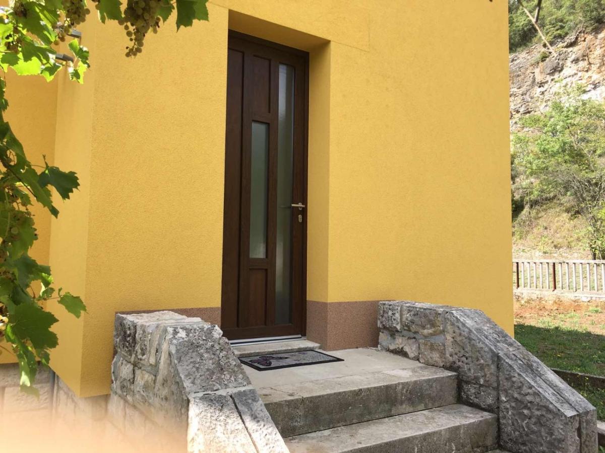 L Apartment Raša Eksteriør bilde